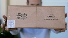 扭曲大师德尔蒂姆波斯的 100 辆出租车雪茄A 100-Count Cab of Warped Maestro Del Tiempos