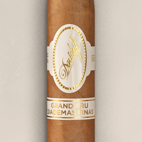 Davidoff Grand Cru Diademas Finas Limited Edition Collection No. 3 Cigar of the Year 2024 circle